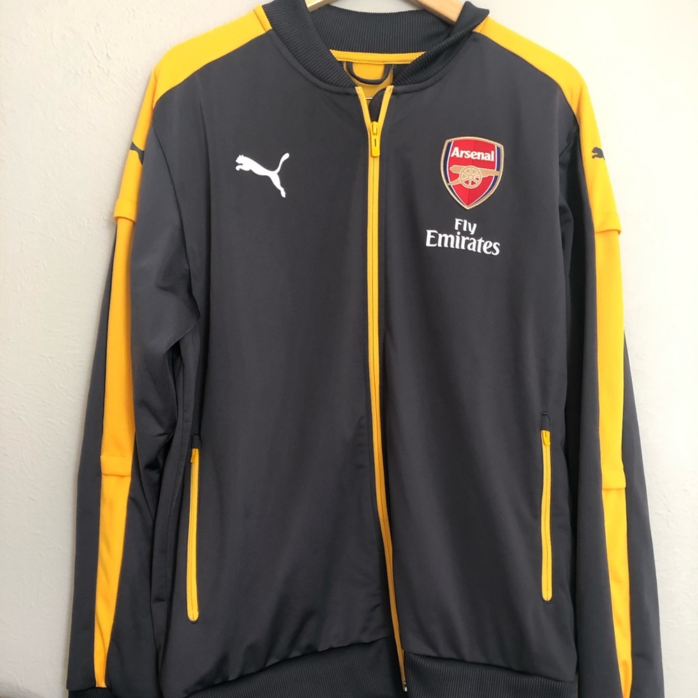 Men’s (unisex) size large Arsenal FC Jackets.❤️